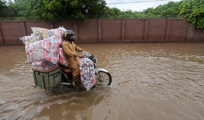 Monsoon death toll nears 350 as more rains lash parts of Pakistan